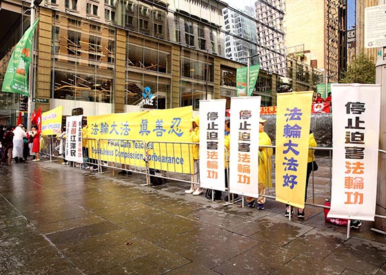 Image for article اوکلند و سیدنی: دیدار نخست‌وزیر چین با تجمعات اعتراضی صلح‌آمیز مصادف شد