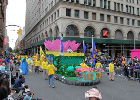 Image for article تأثیر زیاد اجرای فالون گونگ بر تماشاگران در راهپیمایی رقص سالانه در منهتن