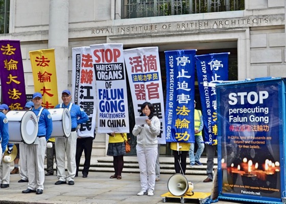 Image for article لندن: حمایتِ اعضای پارلمان از تجمع تمرین‌کنندگان در اعتراض به آزار و شکنجه فالون گونگ