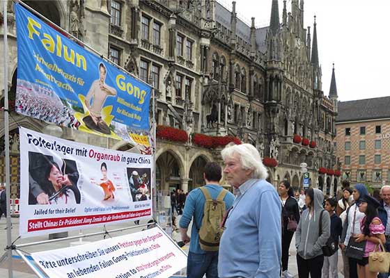 Image for article مونیخ، آلمان: افزایش سطح آگاهی مردم درباره آزار و شکنجه فالون گونگ در چین در مارین‌پلاتز