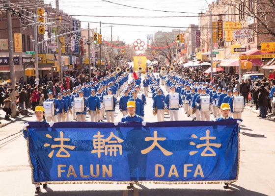 Image for article بروکلین، نیویورک: راهپیمایی فالون گونگ، مایه افتخارِ جامعه چینی‌ها