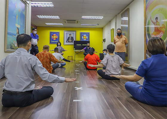 Image for article سنگاپور: تمرین‌کنندگان جدید از کلاس ۹ روزه فالون دافا بهره‌مند می‌شوند