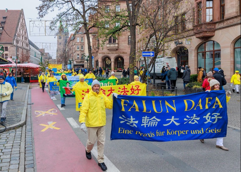 Image for article نورنبرگ (آلمان): حمایت مردم از فالون دافا در راهپیمایی روز حقوق بشر