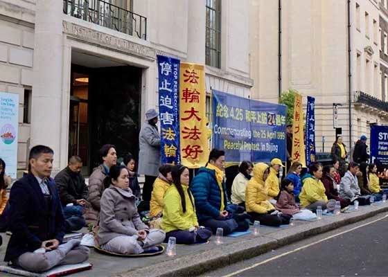 Image for article بریتانیا: تجمع و مراسم شمع‌‌افروزی مقابل سفارت چین، به مناسبت سالگرد دادخواهی 25آوریل