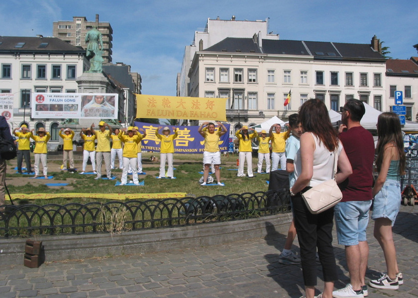 Image for article بلژیک: تجمعی در نزدیکی پارلمان اروپا خواستار کمک اعضای آن به خاتمۀ آزار و شکنجه فالون دافا شد