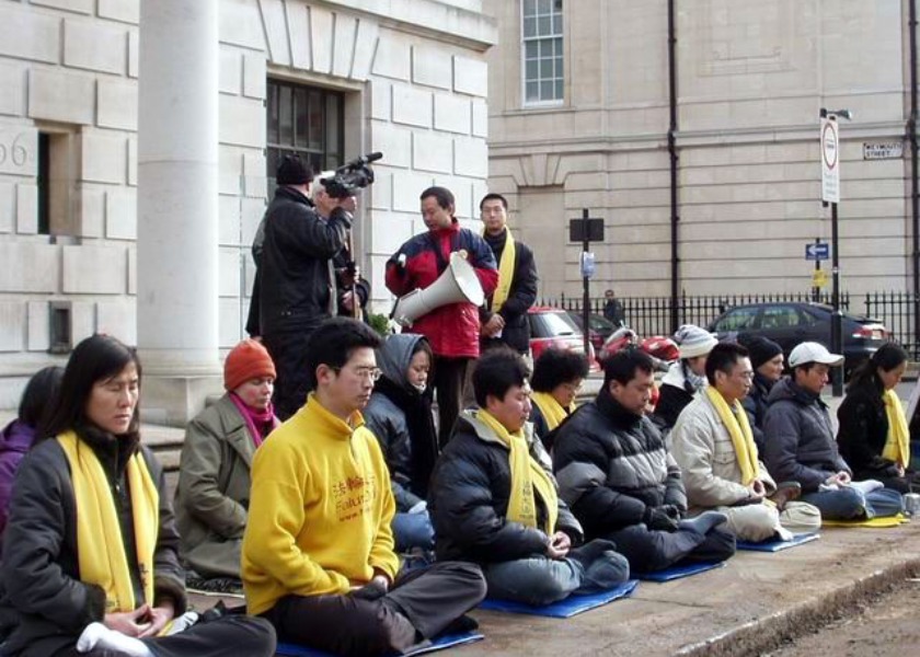Image for article بریتانیا: بیش از 21 سال تجمع مسالمت‌آمیزِ مداوم مقابل سفارت چین