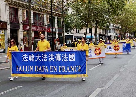 Image for article مردم پاریس تصدیق می‌کنند که فالون دافا برای جهان مفید است