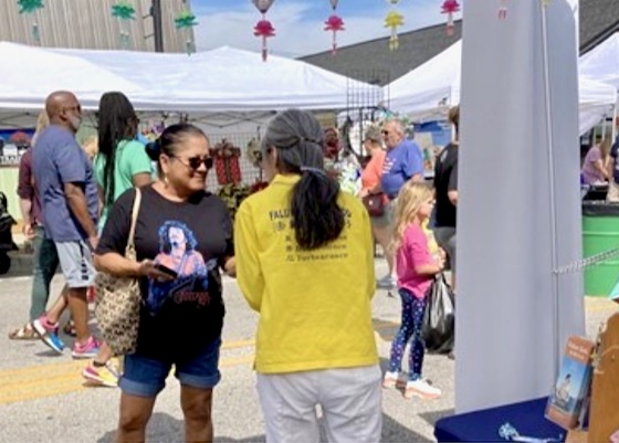 Image for article کنتاکی: ترویج فالون گونگ در جشنواره چراغ‌گاز در نزدیکی لوئیزویل