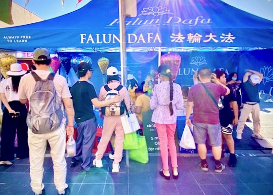 Image for article سیدنی (استرالیا): فالون دافا در جشنواره ماه کابراماتا مورد استقبال قرار گرفت