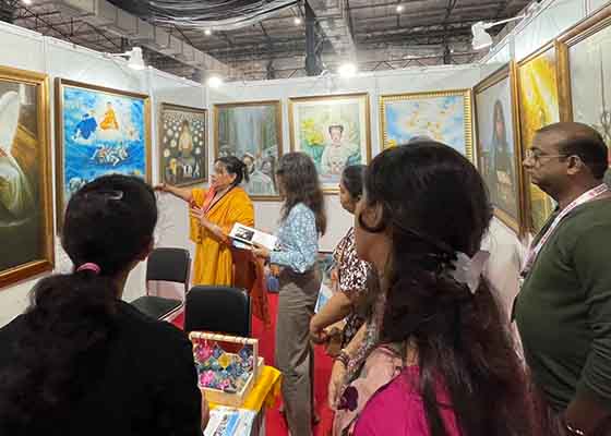Image for article هند: نمایشگاه هنر جِن، شَن، رِن بازدیدکنندگان جشنوارۀ هنر در بمبئی را تحت تأثیر قرار می‌دهد