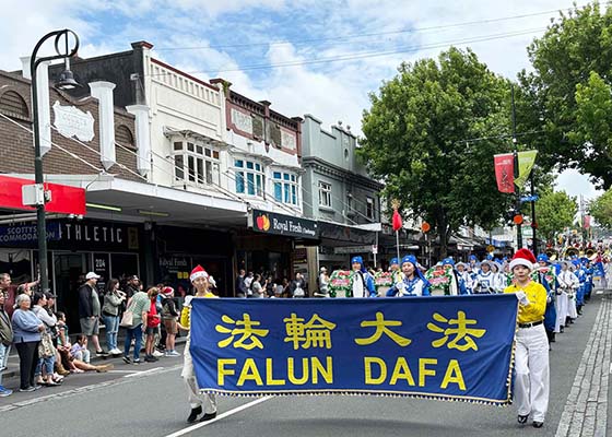 Image for article نیوزلند: تمرین‌کنندگان فالون دافا برای شرکت در هشت راهپیمایی کریسمس دعوت شدند