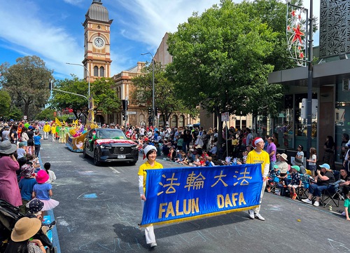 Image for article استرالیای جنوبی: تحسین فالون دافا در راهپیمایی‌های کریسمس