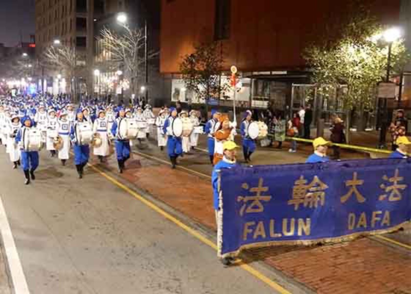 Image for article پنسیلوانیا (ایالات متحده): میراث فرهنگی غنی چین که توسط تمرین‌کنندگان فالون دافا به نمایش گذاشته شد در راهپیمایی تعطیلات فیلادلفیا مورد تحسین قرار گرفت