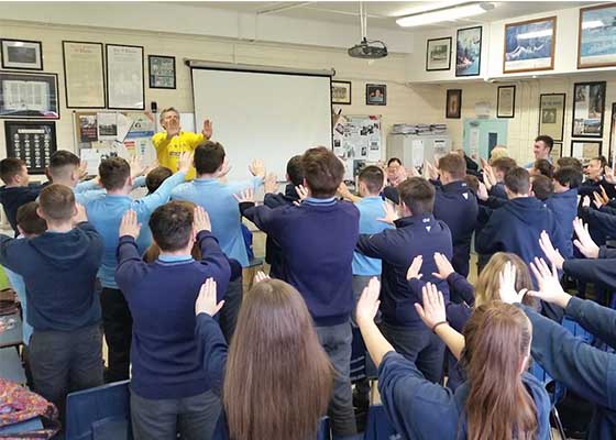 Image for article ایرلند: آموزش فالون گونگ در یک دبیرستان به کاهش استرس دانش‌آموزان کمک می‌کند