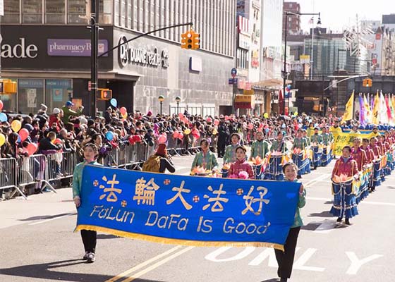 Image for article فلاشینگ، نیویورک: برجسته بودن گروه فالون دافا در راهپیمایی سال نوی چینی