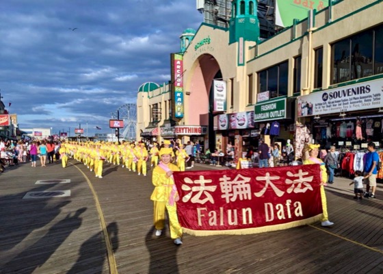 Image for article نیوجرسی: تمرین‌کنندگان فالون گونگ در راهپیمایی به مناسبت بزرگداشت امریکا شرکت می‌کنند