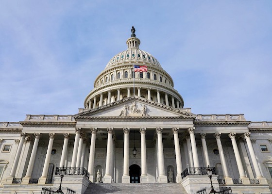 Image for article به اهتزاز درآمدن پرچم‌های ایالات متحده بر فراز  ساختمان کپیتول به افتخار استاد لی و روز جهانی فالون دافا