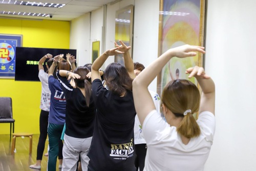 Image for article سنگاپور: تمرین‌کنندگان جدید دربارۀ تغییرات مثبت خود پس از حضور در کارگاه 9 روزه فالون دافا صحبت می‌کنند