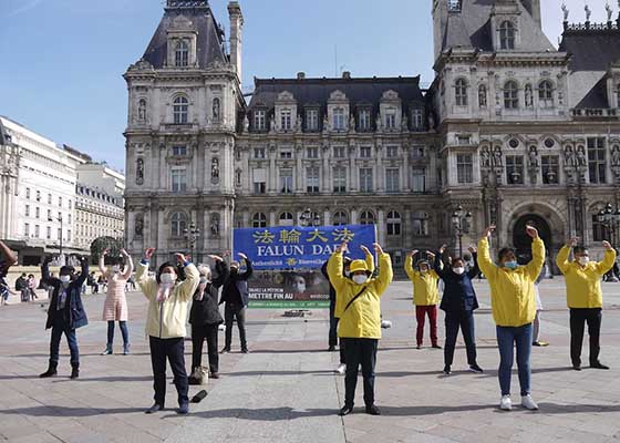Image for article پاریس، فرانسه: صدای قوی حمایت در میدان سیتی هال