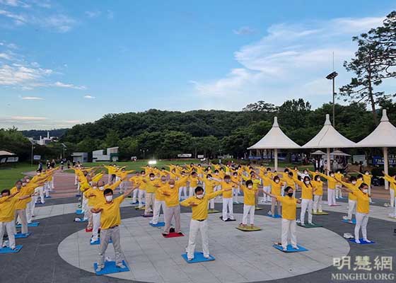 Image for article کره جنوبی: برگزاری رویداد‌‌هایی در طول ‌‌پاند‌‌‌می برای ‌اطلاع‌رسانی دربارۀ آزار و شکنجه در چین
