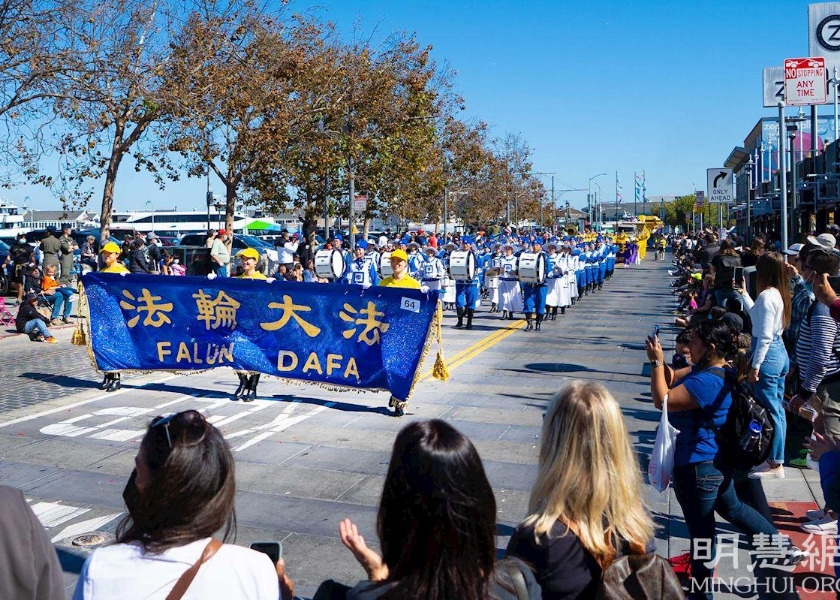 Image for article سان فرانسیسکو: نمایش گروه فالون دافا در راهپیمایی جشنواره میراث ایتالیا