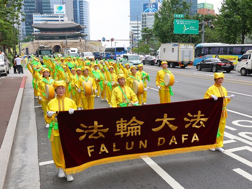 Image for article سئول، کره جنوبی: تجمع و راهپیمایی برای اعتراض مسالمت‌آمیز به آزار و شکنجه فالون دافا در چین