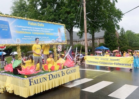 Image for article ویرجینیا، ایالات متحده: استقبال از فالون دافا در راهپیمایی روز یادبود کلیسای فالز