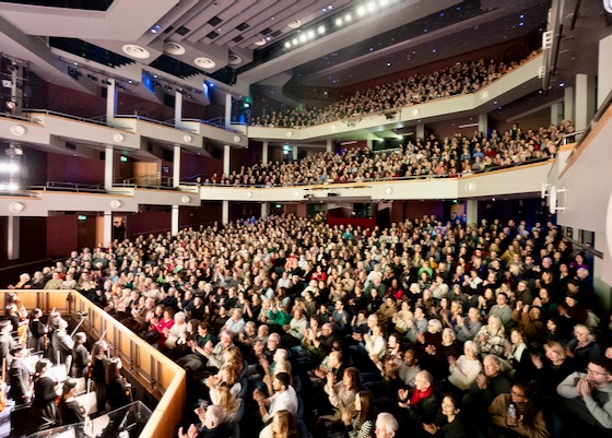 Image for article تماشاگران تئاتر در ایتالیا، بریتانیا و ایالات متحده: «شن یون بی‌شک مأموریت خود را با موفقیت انجام داده است»