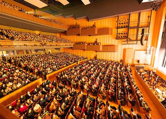 Image for article اجراهای شن یون در سالن‌های مملو از جمعیت در ژاپن: «امید و نور»