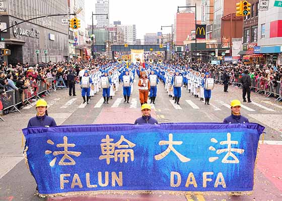 Image for article فلاشینگ (نیویورک): تحسین فالون دافا در راهپیمایی روز سال نو چینی