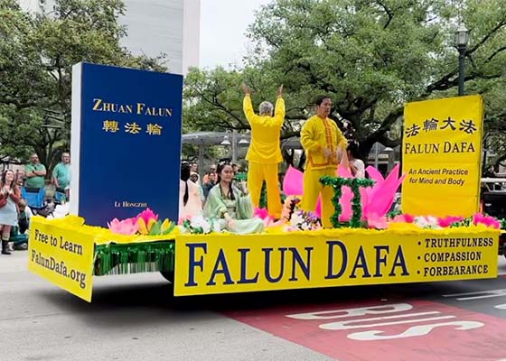 Image for article هیوستون (تگزاس)، ایالات متحده: استقبال از فالون دافا در راهپیمایی روز سنت پاتریک