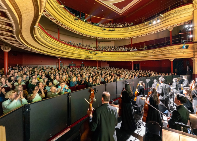 Image for article شن یون تماشاگران تئاتر در استرالیا، اروپا و آمریکای شمالی را به وجد می‌آورد: «پیامی زیبا»