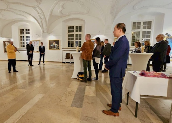 Image for article کمپتن، آلمان: حقایق درباره فالون دافا قلب بازدیدکنندگان نمایشگاه هنر جِن شَن رِن را تحت تأثیر قرار داد