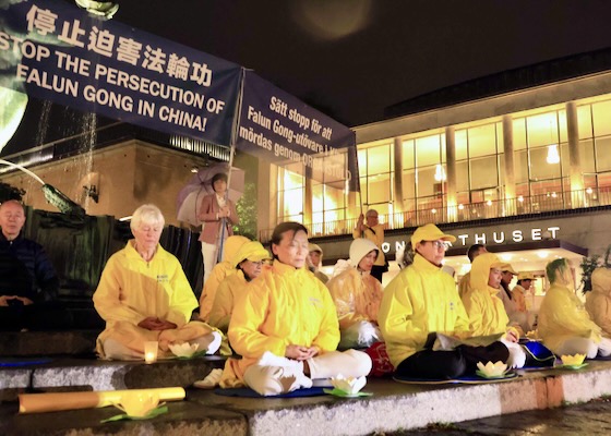 Image for article گوتنبرگ (سوئد): مراسم شمع‌افروزی برای اطلاع‌‌رسانی درباره آزار و شکنجه در چین