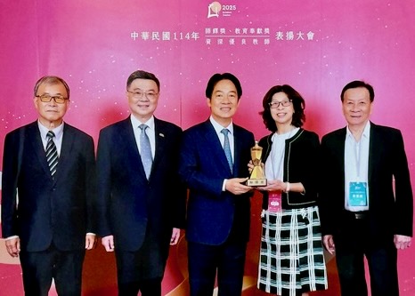 Image for article تمرین فالون گونگ الهام‌بخش معلمی شد تا مهربانی و زیبایی را برای کلاس درسش به ارمغان بیاورد