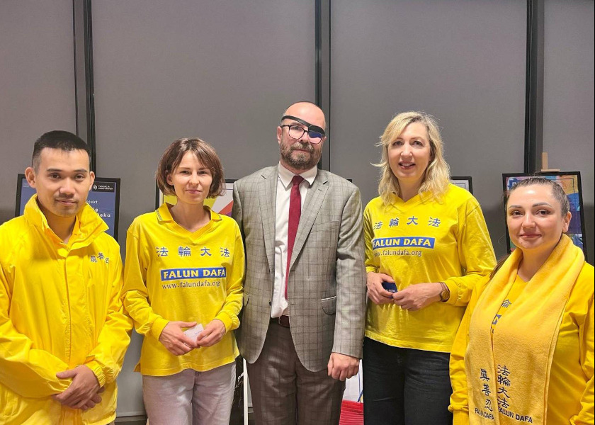 Image for article استقبال مردم لهستان از فالون دافا، در جشنواره سازمان‌های مردم‌نهاد کراکوف