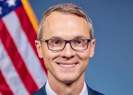 Image for article نماینده کنگره آمریکا بیستمین سالگرد هنرهای نمایشی شن یون را تبریک گفت