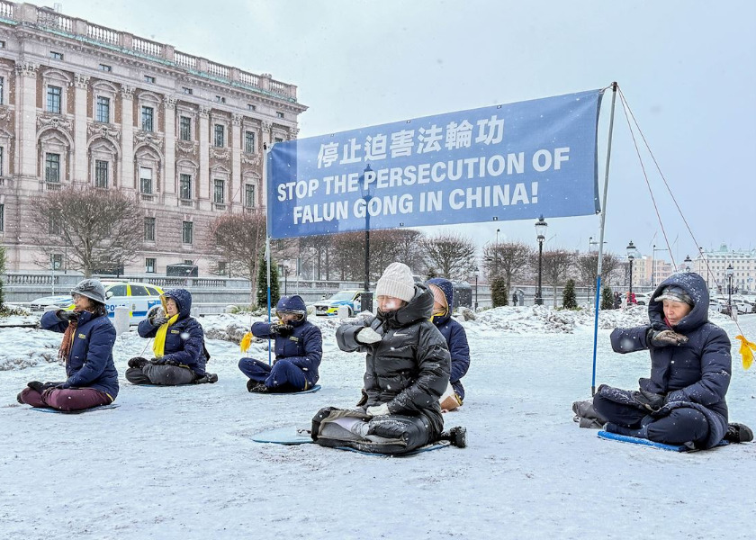 Image for article تمرین‌کنندگان سوئدی در سال نو درباره آزار و شکنجه به مردم اطلاع‌رسانی کردند