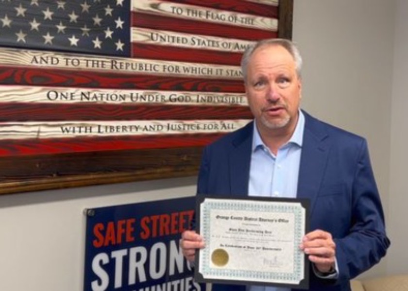 Image for article دادستان منطقه اورنج کانتی ضمن قدردانی از شن یون، از حضور آن در نیویورک استقبال کرد