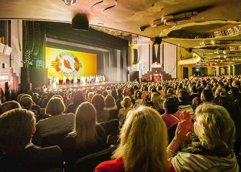 Image for article فلوریدا: شهردار ویلتون مانورس ماه فوریه را «ماه هنرهای نمایشی شن یون» نام‌گذاری کرد