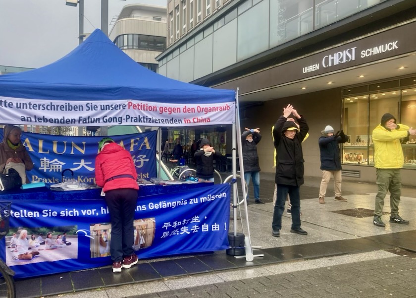 Image for article ساکنان در جریان رویدادی در بوخوم آلمان حمایت خود را از فالون دافا ابراز کردند