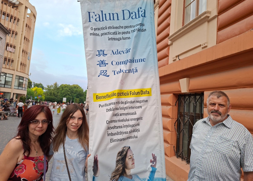 Image for article رومانی: مردم با فالون دافا آشنا شدند و اصول راهنمای آن را تحسین کردند